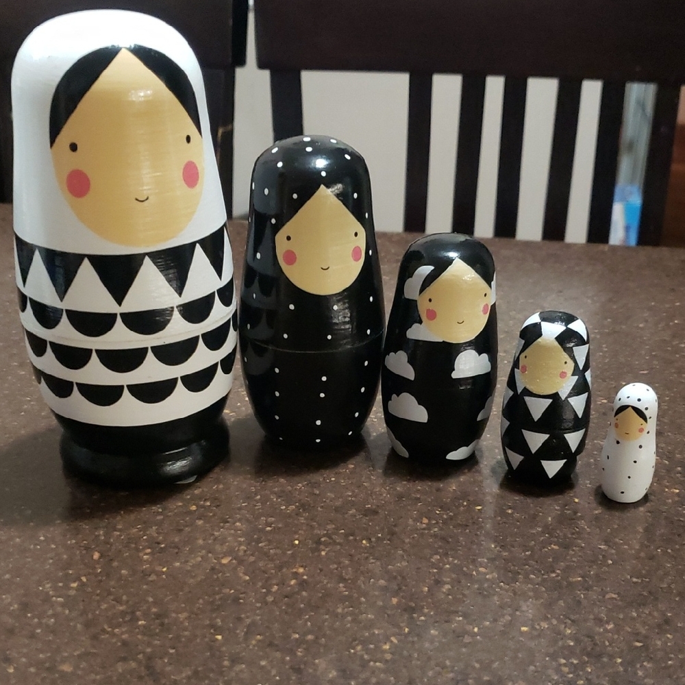 Russian Nesting Dolls 5 PCS Wood Traditional Matryoshka Stacking Nested Set